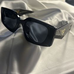 Designer Sunglasses With Box And Original Case