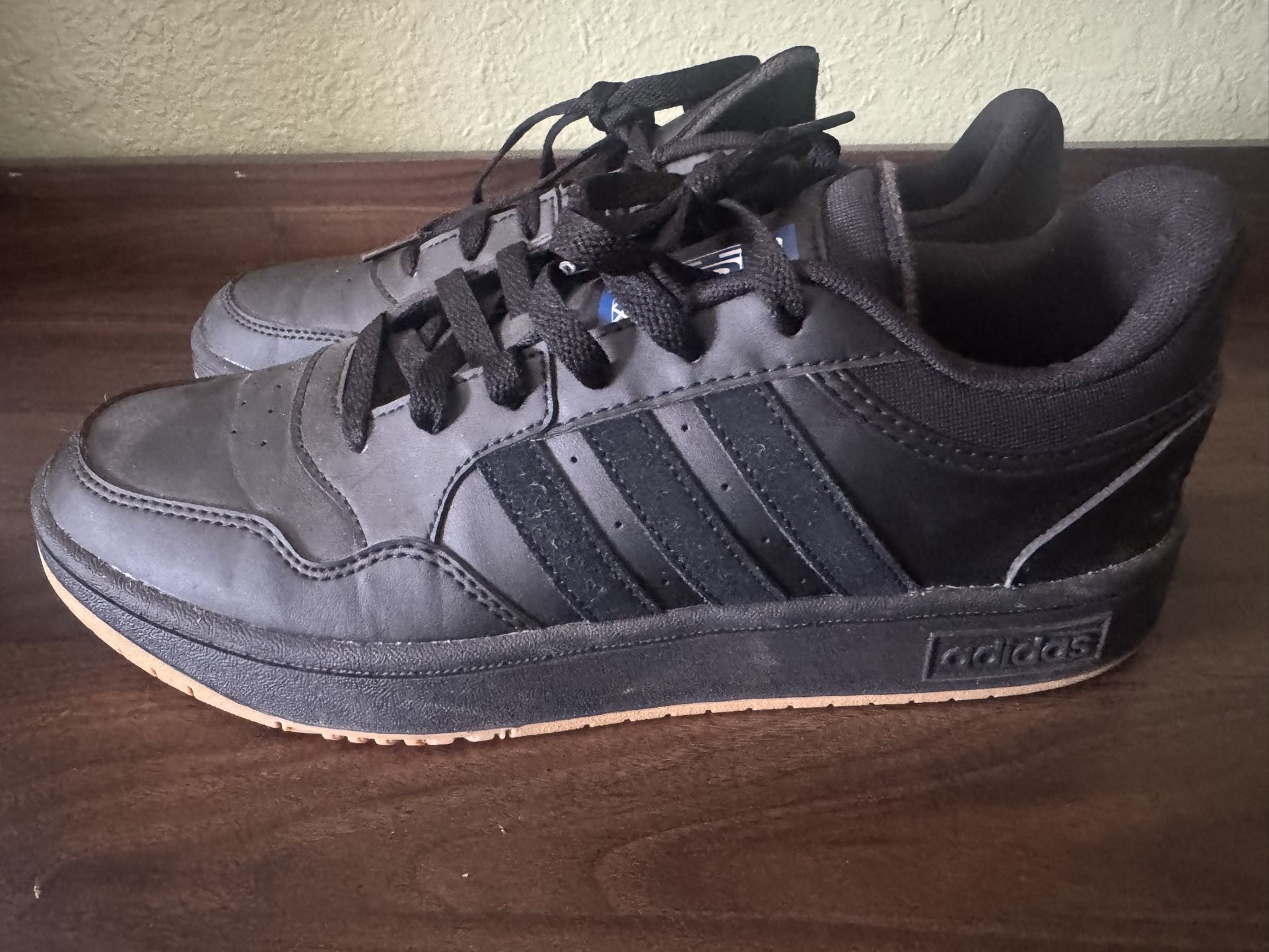 Adidas Sneakers