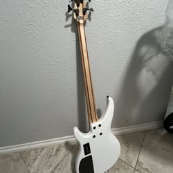 Yamaha TRBX304 4 String Base 