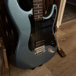 Special Stratocaster 6-String Electric Guitar - Ice Blue limited edition 