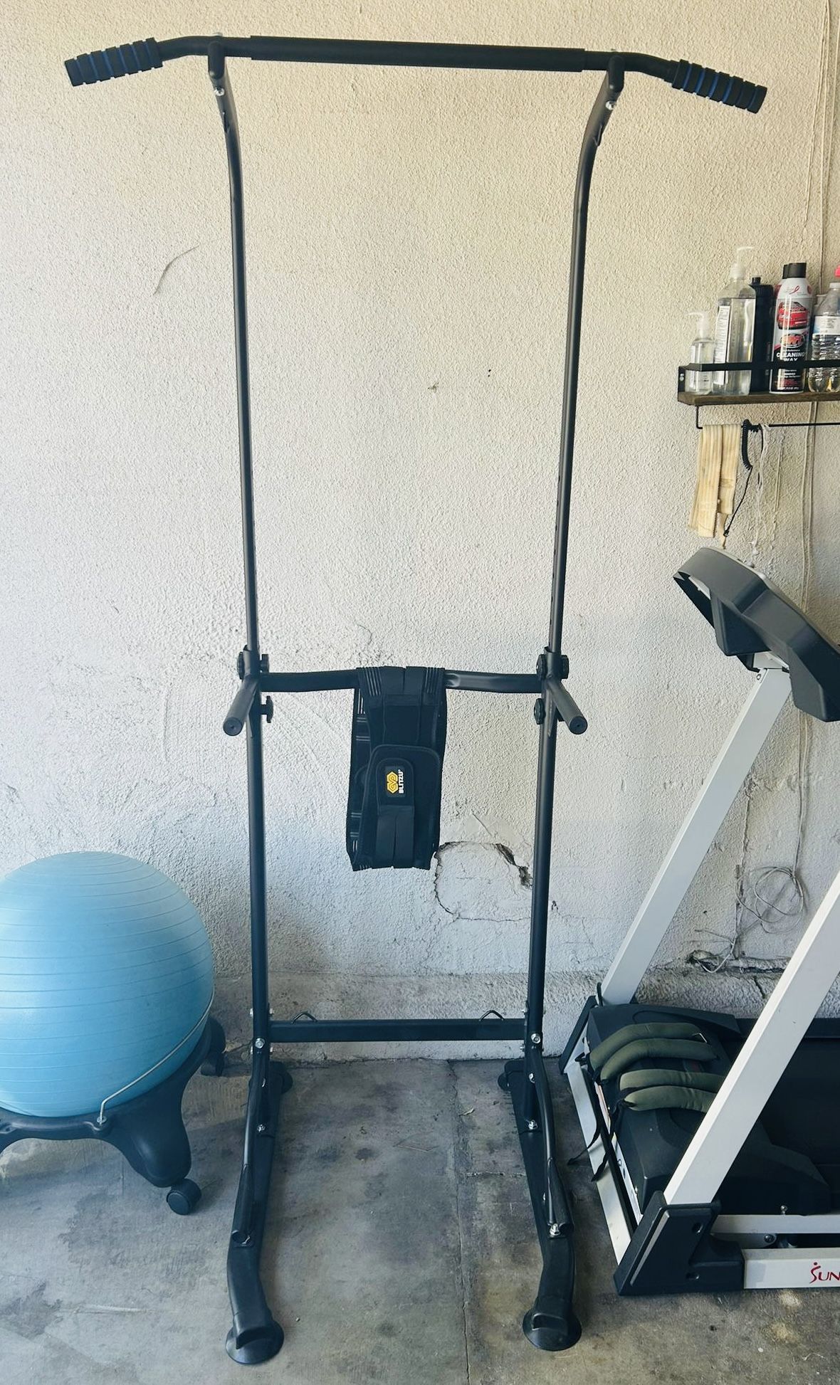 Pull And Tricep Equipment-holds Up To 300 Pounds.