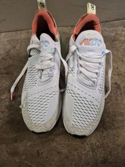 Size 9.5 Mens - Nike Air Max 270 Sneakers
