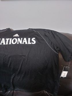 Adidas shirt size M