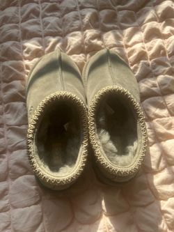 UGG Tasman Slippers size WMN 6