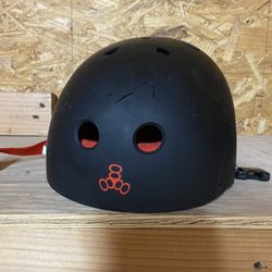 CHILD’S PROTECTIVE HELMET 