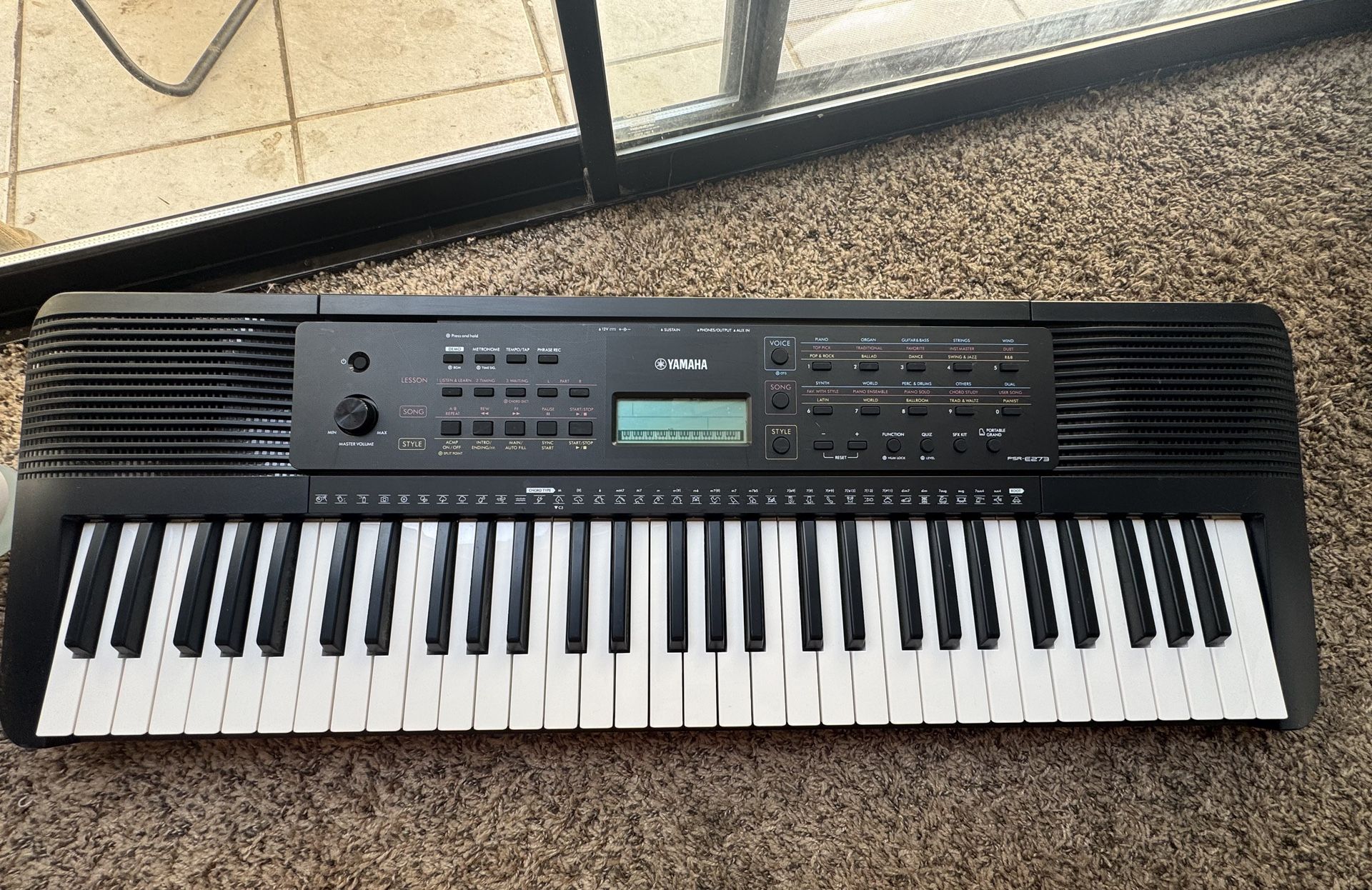Yamaha PSR-E273 61-Key Portable Keyboard – Excellent Condition
