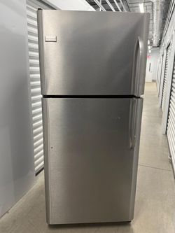 FRIGIDAIRE REFRIGERATOR