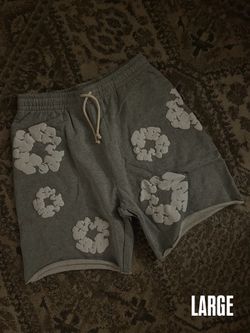 DENIM TEAR SHORTS