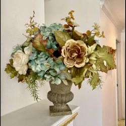 BEAUTIFUL FLOWER ARRANGEMENT 