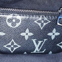 *Louis Vuitton Black Monogram Eclipse Porte*