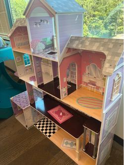Large Doll House