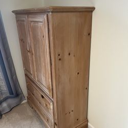 Armoir Dresser