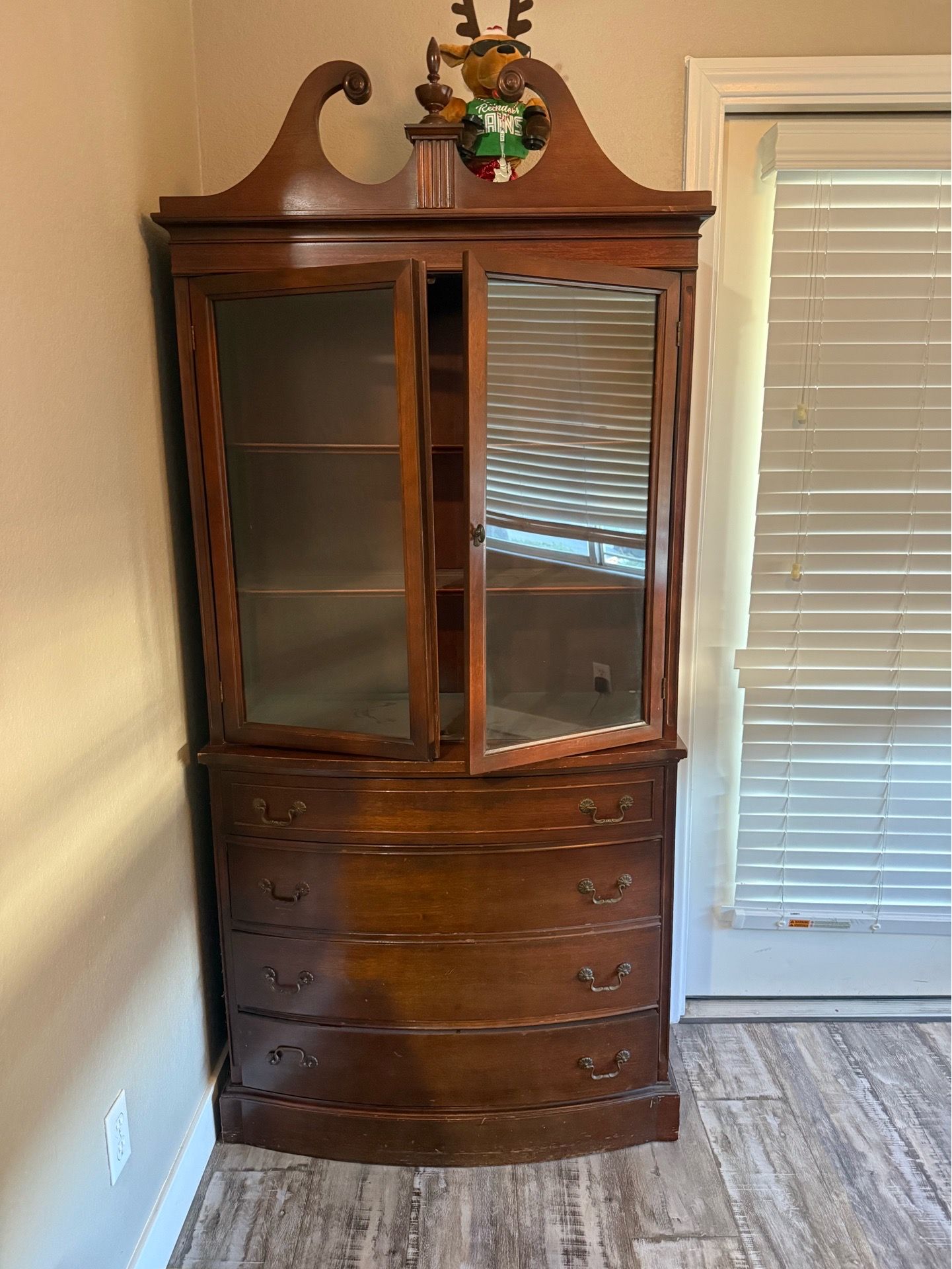 China cabinet. Free