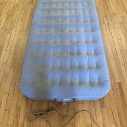 Aerobed air mattress - built in pump