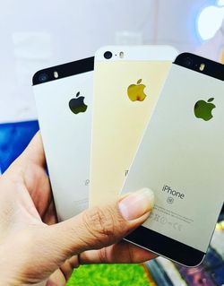 iPhone se unlocked with warranty