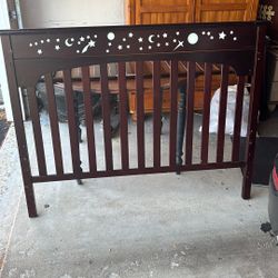 CRIB/TODDLER BED 