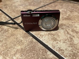 Nikon Coolpix S220 Digital Camera