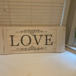 Wood pallet repurposed into a love sign