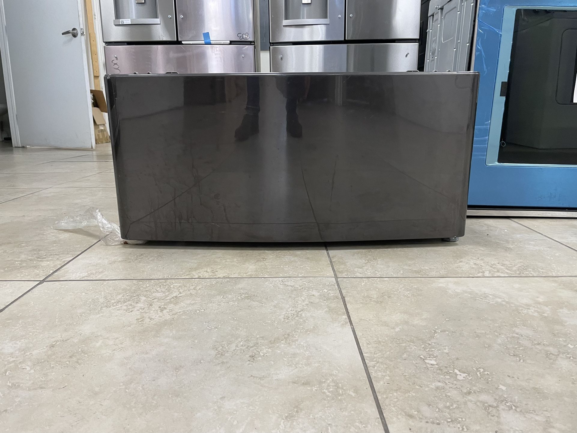 Pedestal For Washer / Dryer LG 29” NEW OPEN BOX