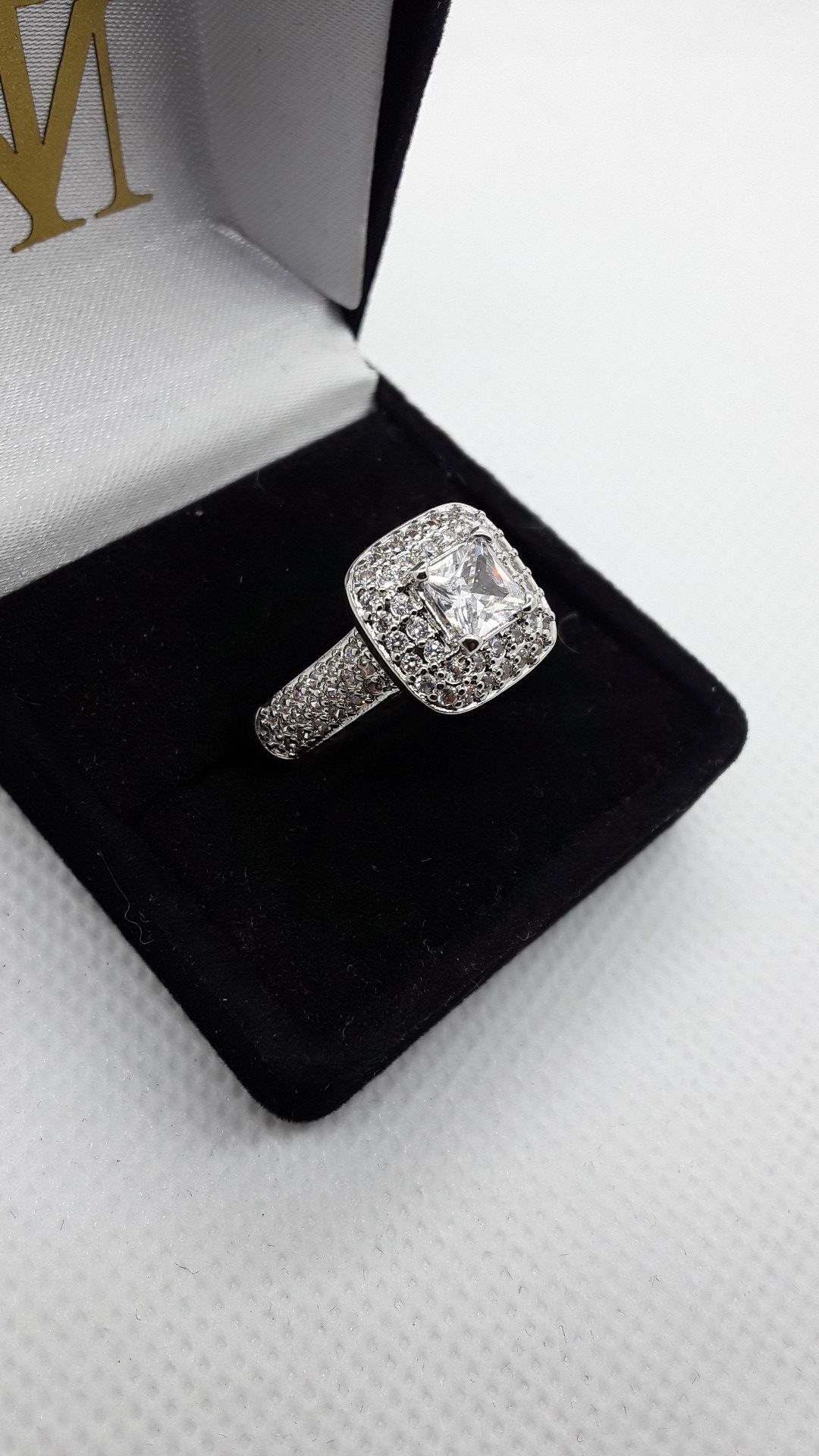 Size 7 large center stone CZ sparkly ring
