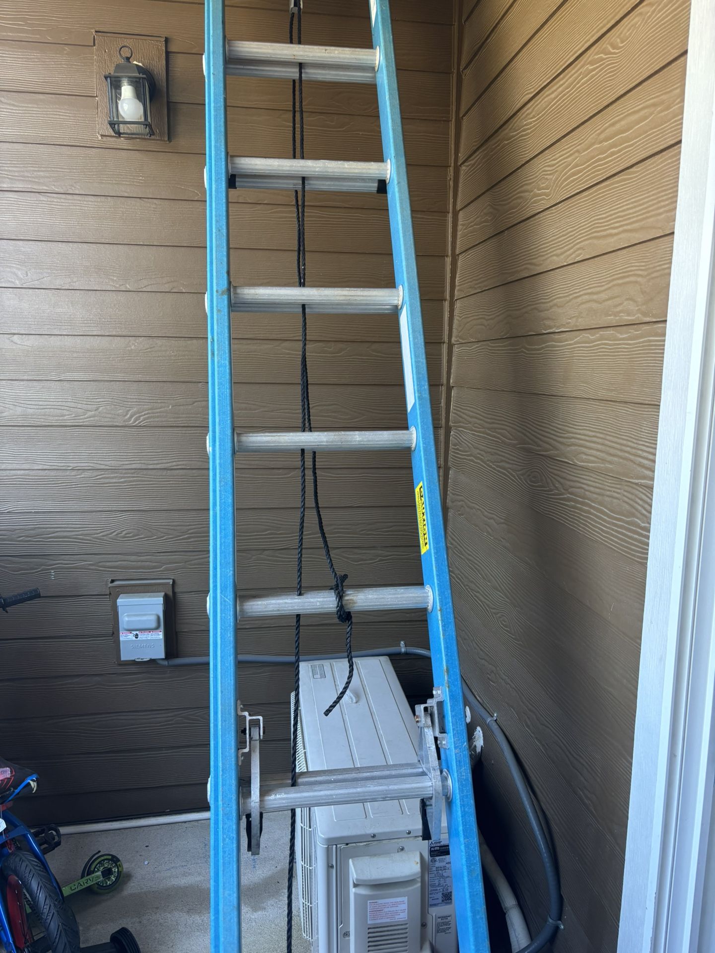 20 foot fiberglass ladder