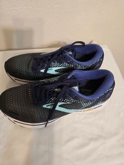 Size 8.5 Brooks Ghost tennis shoes