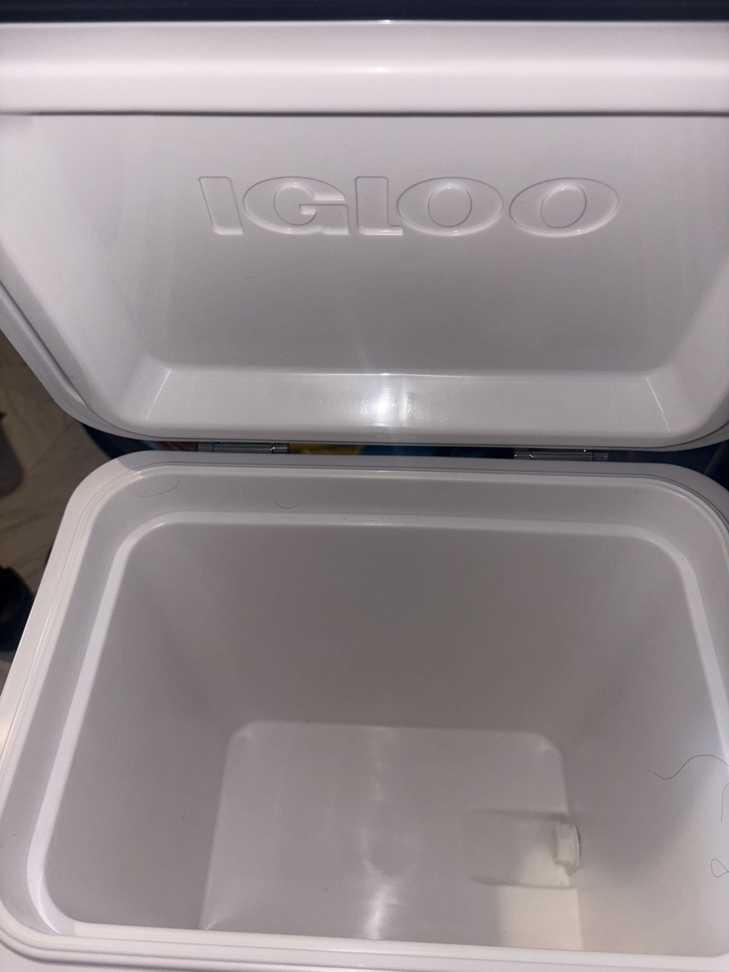 Red Igloo Cooler With Bottle Opener 