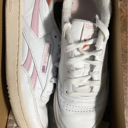 7.5 Women’s Pink And White Reebok