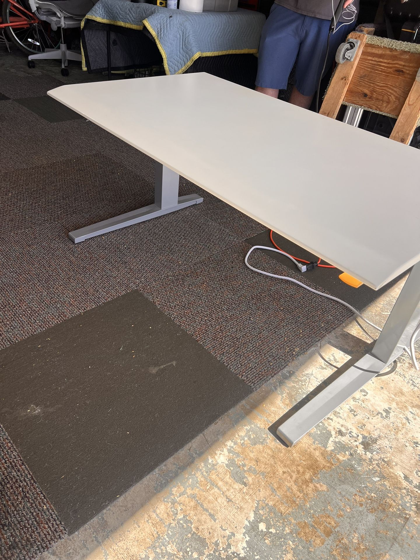 Height Adjustable Table ( Herman Miller)