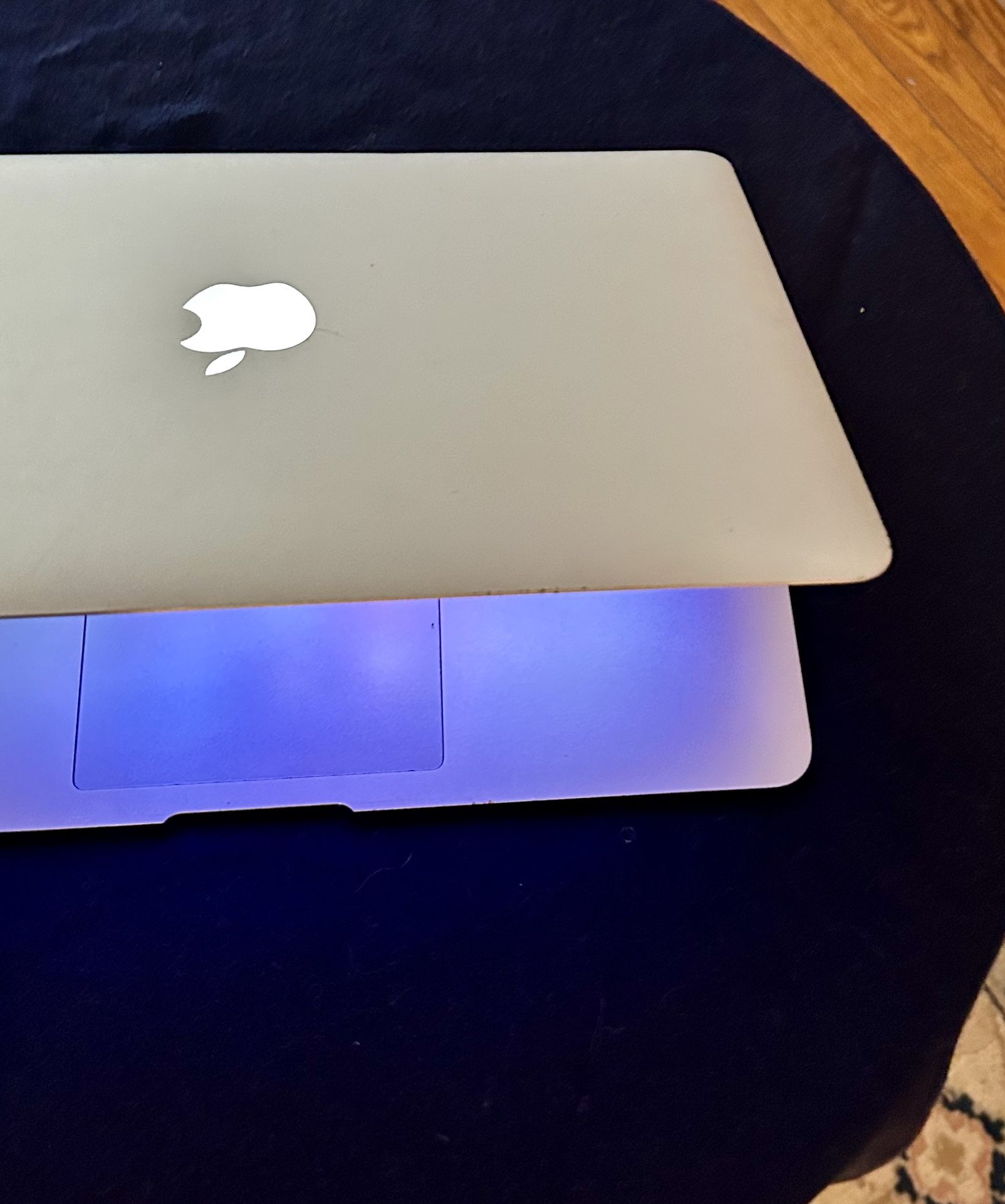 Apple MacBook Air 13” I5/8GB/256GB SSD $180