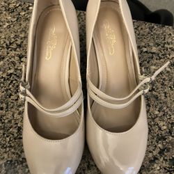 Journee Collection Beige Size 8