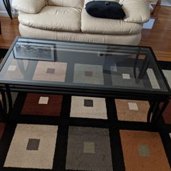 Coffee Table and End Tables (2)

~ 48" * 24"
~ 23.5" * 20"

Excellent condition.

Pickup only in Mayfield Heights. Thanks.