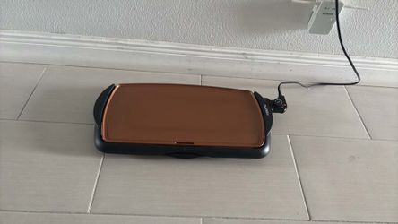 Electric grill with copper non-stick coating, adjustable temperature control
