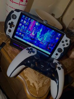 GPD WIN 4 8840U 32GB RAM 2TB SSD HANDHELD PC