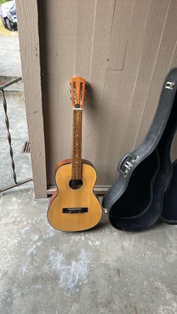 3/4 size guitar