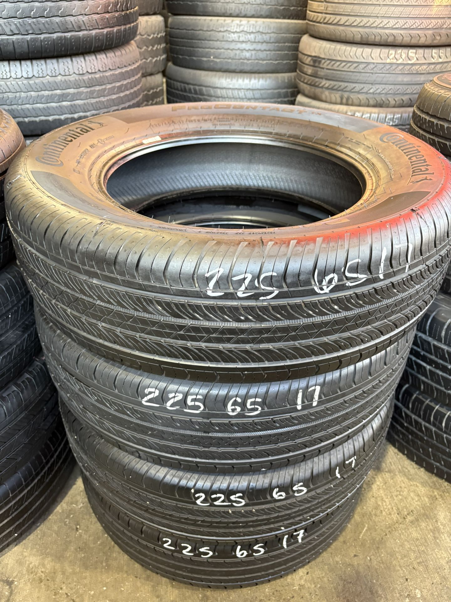 225/65r17 Continental Tires In Great Shape