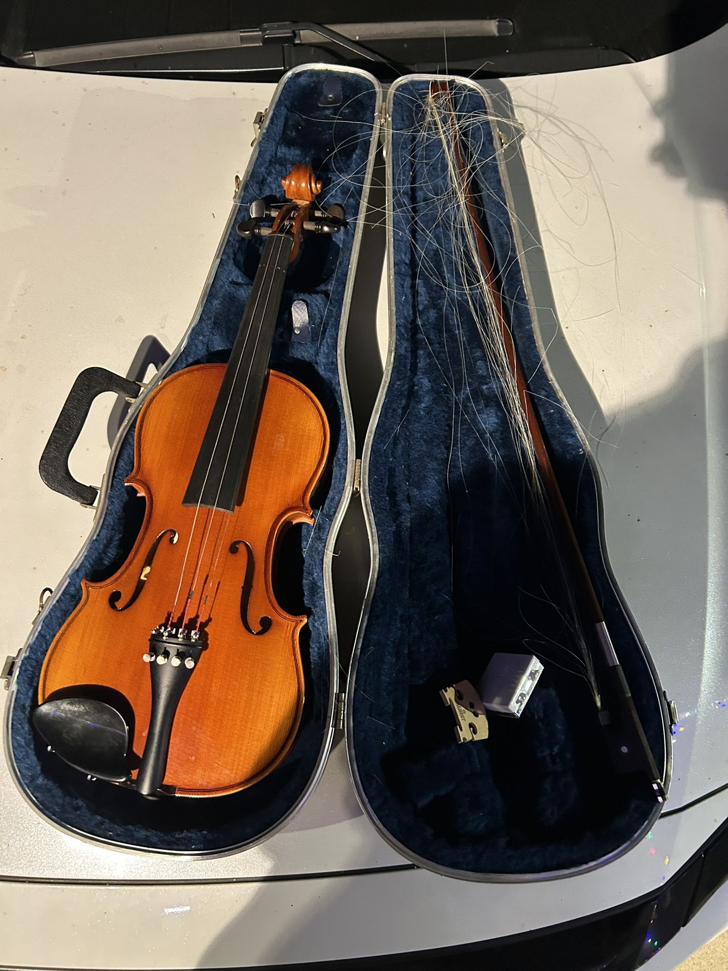 Student Violin w/ Hard Case – Needs New Bow