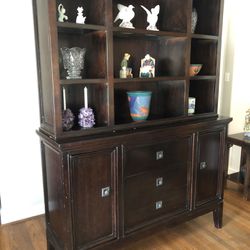 Lighted china cabinet/Hutch/bookcase