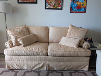 BEAUTIFUL SOFA, COFFEE TABLE, LEATHER SOFA AND CHAIR