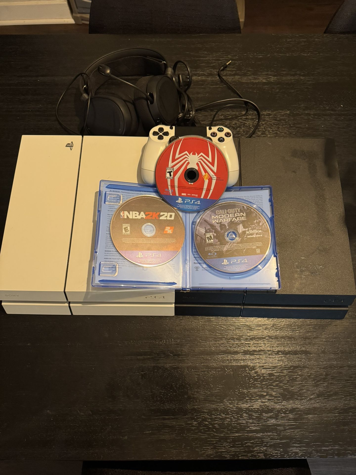 2 Playstation 4 Consoles For 200$ w/ Games