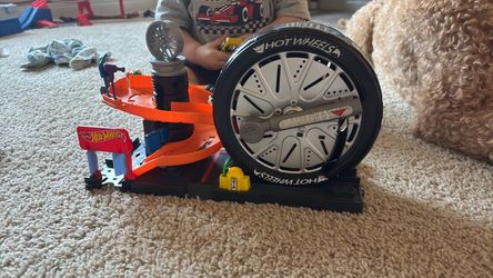 Hot Wheels City Tire Shop Play Set
