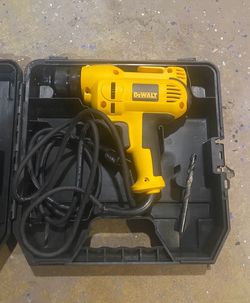 DEWALT DWD115 Heavy-Duty 3/8" VSR Mid-Handle Drill Kit Used No Chuck Key tool