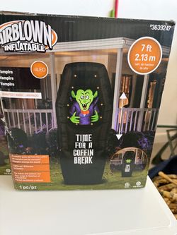 Gemmy Airblown Inflatable 7ft Animated Vampire Coffin