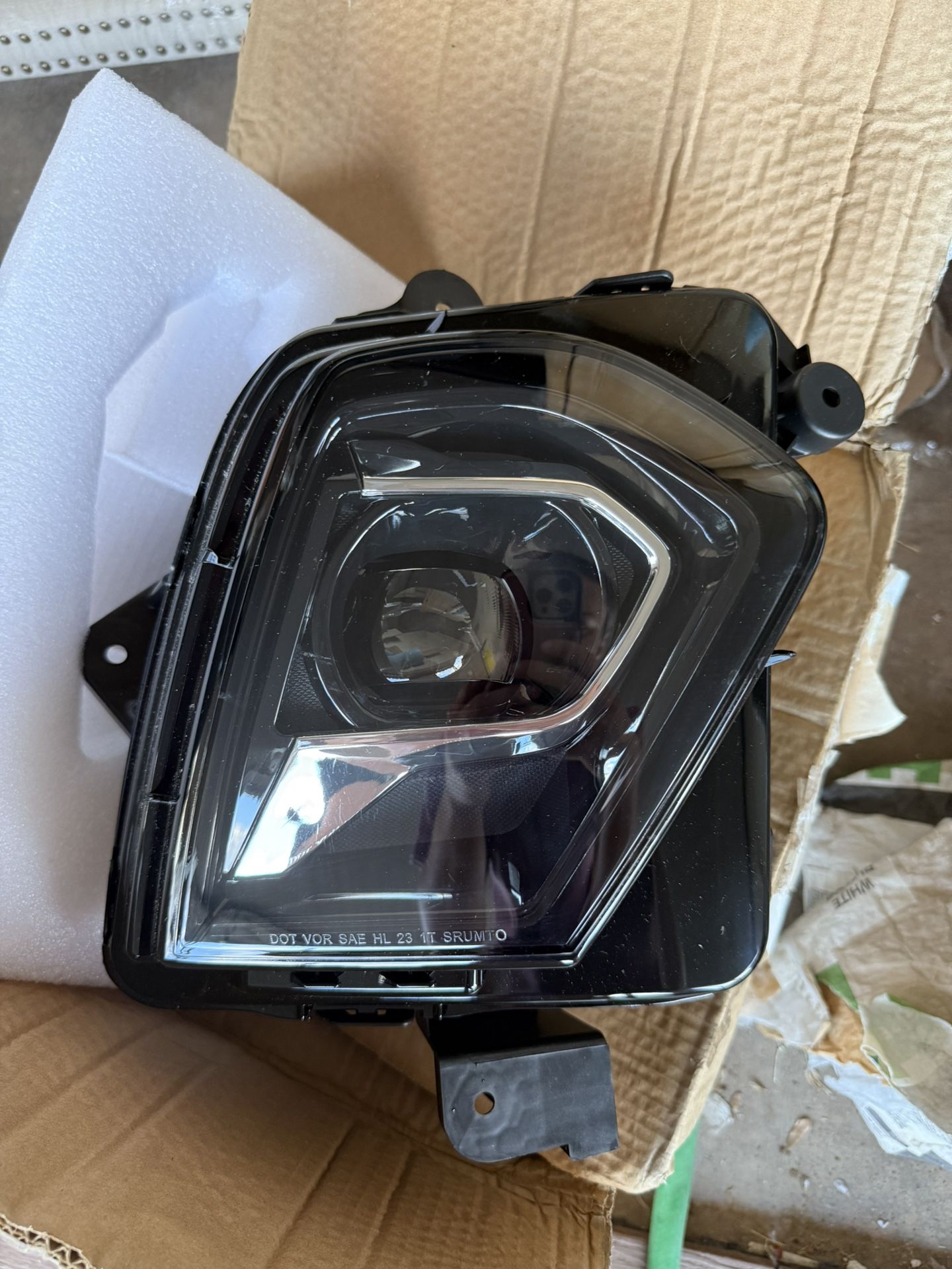 23-24 Chevy blazer pass headlight