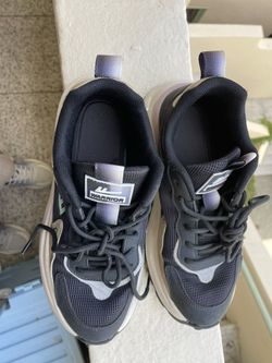 Warrior Classic Color-Block Chunky Sole Sneakers - Black/Beige - Size EU 39 Highlights: • Authentic Brand: Genuine Warrior (Huili) sneakers from Shang