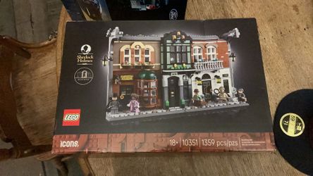 SHERLOCK HOLMES LEGO SET