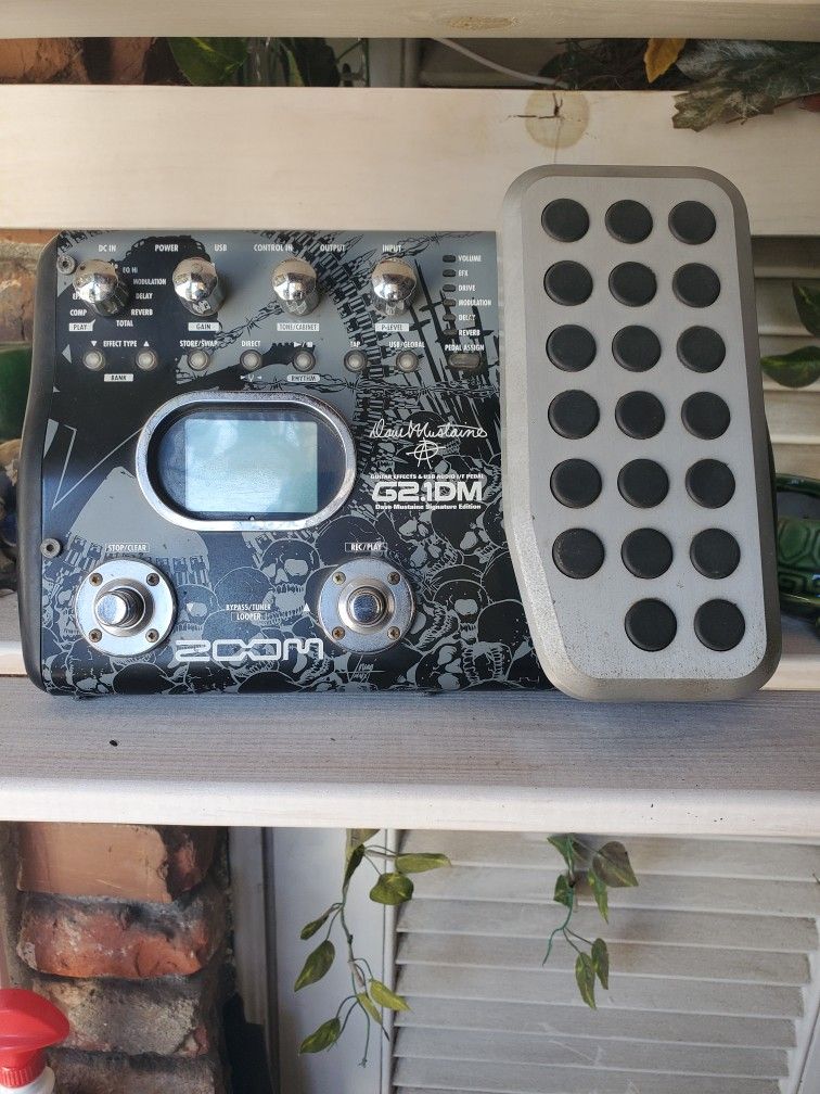 Multi-Effect Pedal For Guitars