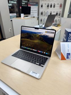 MacBook Air 16 GB ram 256 GB storage , almost new only two battery cycles