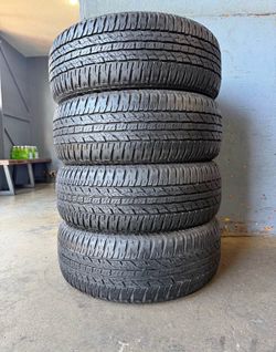 ‼️♦️ 225 60 R 17 Yokohama tires en perfectas condiciones de Vida