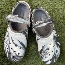 Classic Lined Marble Crocs